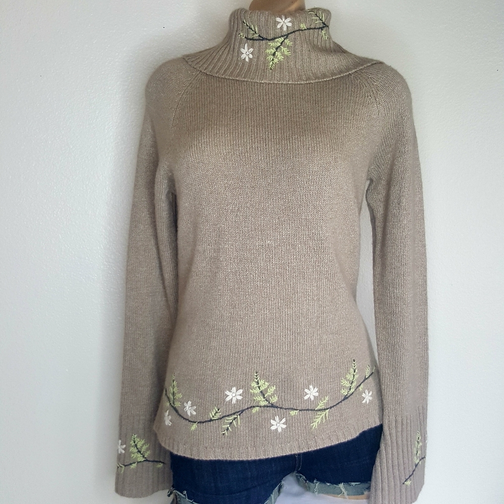 Metropolis oatmeal long sleeve turtleneck size L